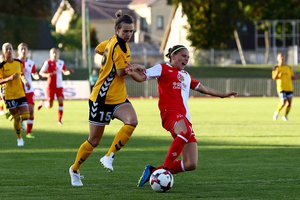 Šiaulių „Gintros-Universiteto“ futbolininkės pralaimėjo Prahos klubui