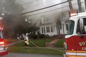 Po kelių dujų sprogimų kilo dešimtys gaisrų: vykdoma masinė evakuacija