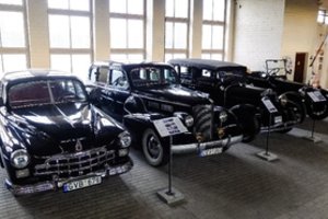 Istorinių automobilių gerbėjai pasiryžo įkurti muziejų netikėtoje vietoje