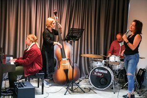 Arnas Mikalkėnas atidarė Kaune džiazo akademiją