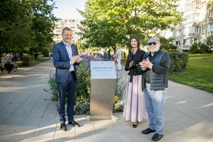 Vilniuje atidaryta poeto Sigito Gedos vardo alėja