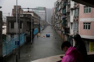 Neregėtas liūtis sukėlusi audra „Florence“ išlieka labai pavojinga