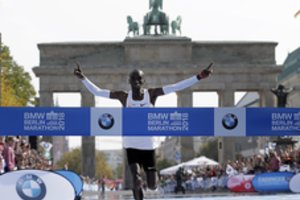 Berlyne krito pasaulio maratono bėgimo rekordas