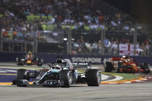Singapūro „Formulės-1“ trasoje – užtikrinta L. Hamiltono pergalė