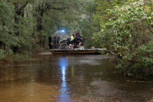 Per JAV pietryčius toliau slenkant audrai&nbsp;sparčiai kyla potvynių vanduo