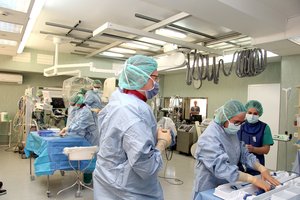 Širdies operacijos be pjūvio – garbaus amžiaus žmonių viltis gyventi