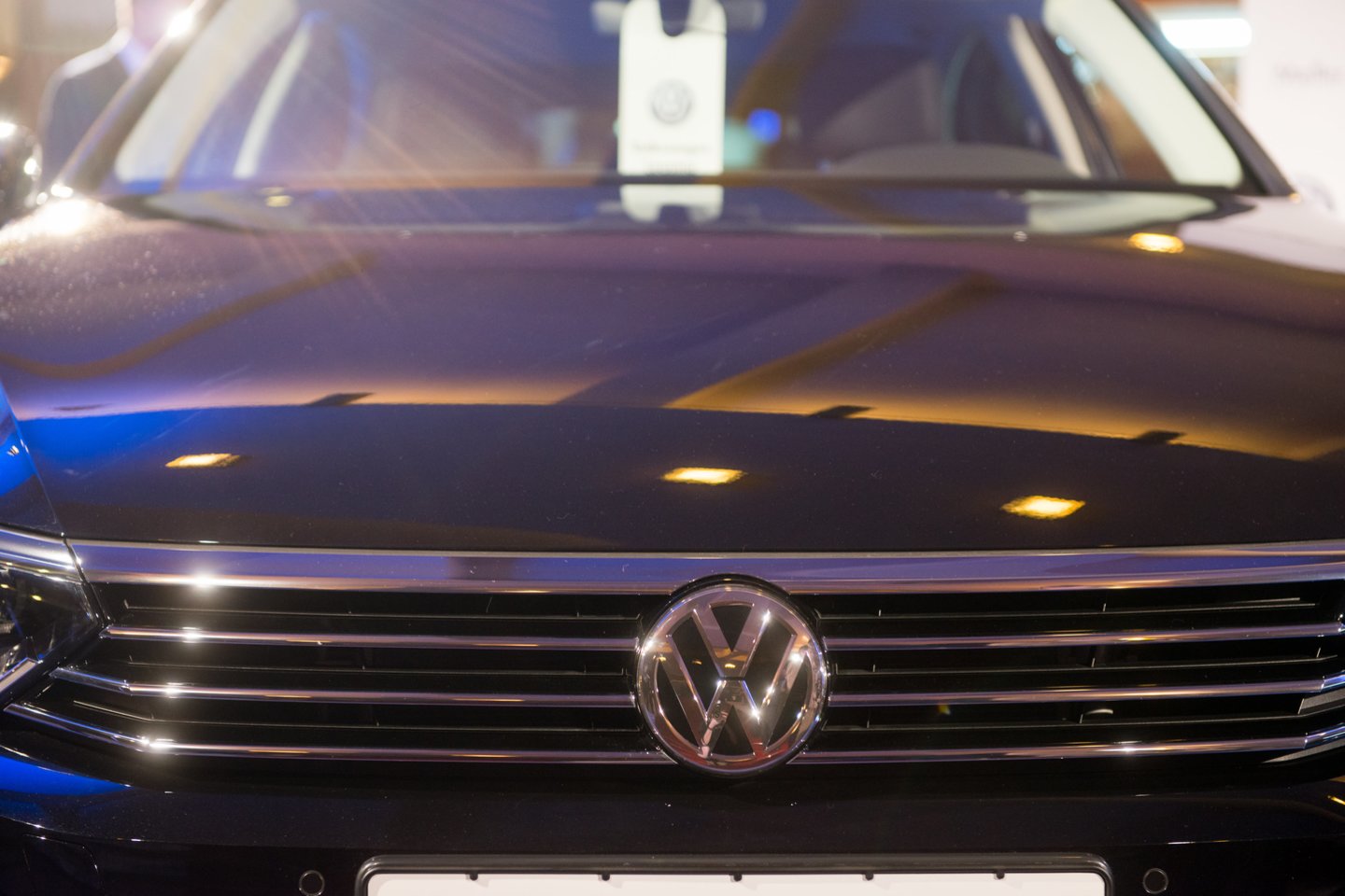 Įvairaus amžiaus „Volkswagen Passat" yra populiariausias lietuvių pasirinkimas.<br>J.Stacevičiaus nuotr.