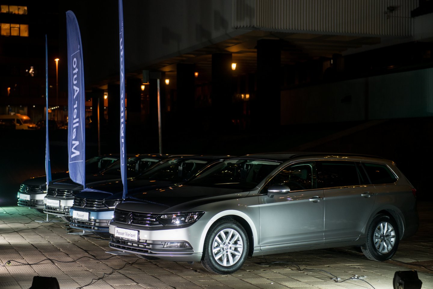Įvairaus amžiaus „Volkswagen Passat" yra populiariausias lietuvių pasirinkimas.<br>J.Stacevičiaus nuotr.