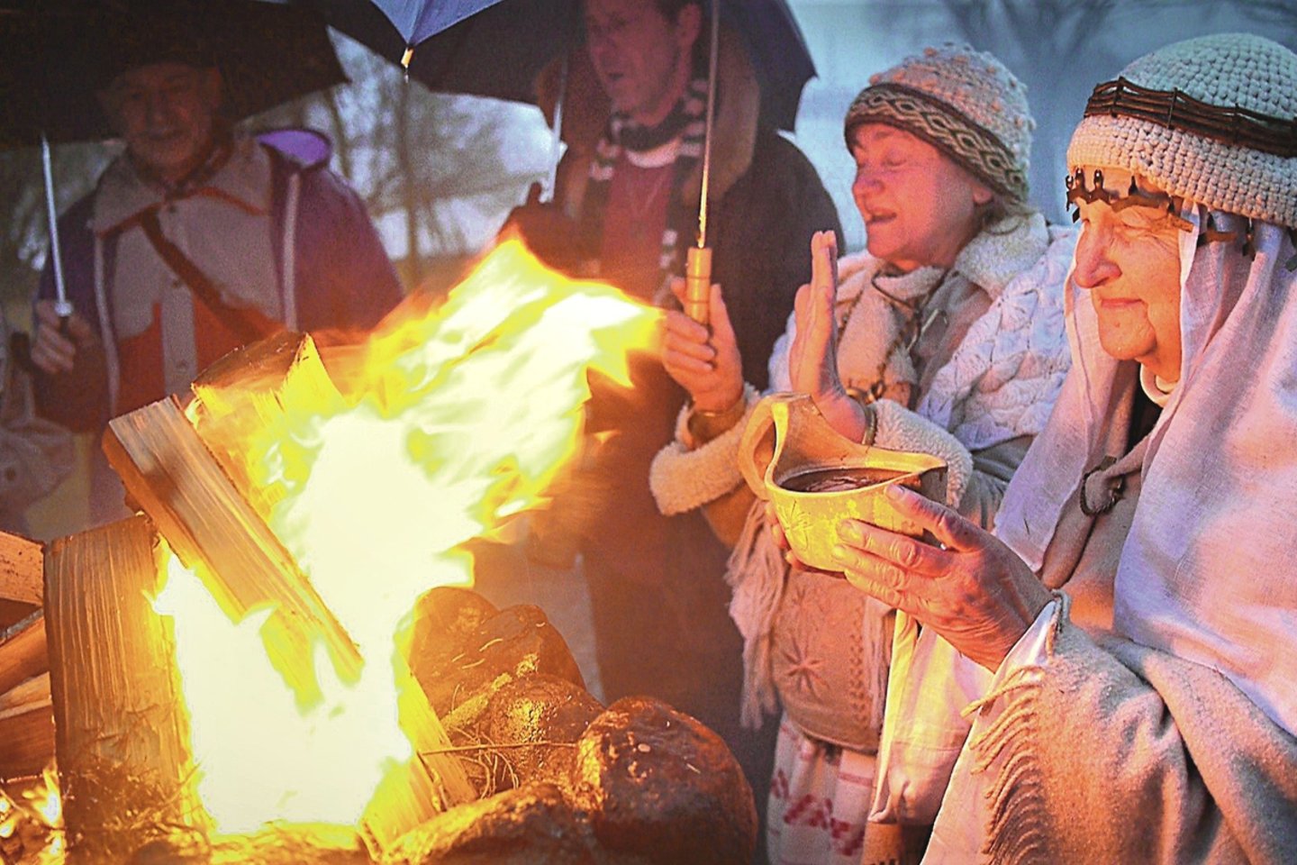 Senojo baltų tikėjimo „Romuvos“ religinės bendrijos renginiuose ypač svarbus vaidmuo yra skiriamas ugniai.<br>Nuotr. iš „Romuvos“ archyvo