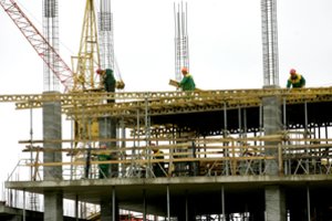 Kainų šuolių neįvertinę užsakovai imasi drastiškų sprendimų