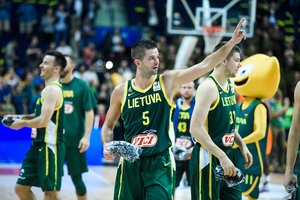 Rinktinėje sublizgėjusį Mantą Kalnietį įvertino FIBA, jo tritaškis pakerėjo Europą