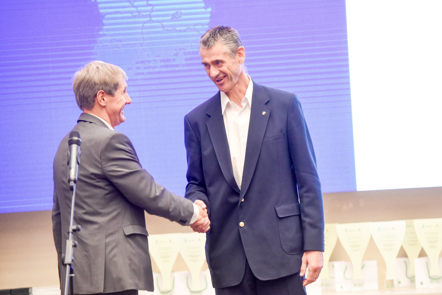 Romas Ubartas buvo apdovanotas medaliu per Seulo žaidynių prizininkų pagerbimo ceremoniją<br> D.Unbraso nuotr.