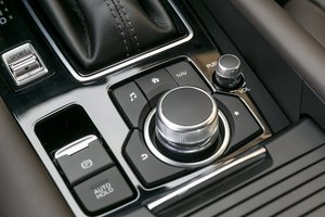 Įdomu: kas nutiks, jei važiuodami staigiai truktelėsite elektroninio stabdžio rankenėlę?