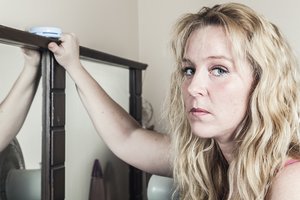 Meilužio vilionės vadovei buvo pragaištingos: iš gėdos gatvėje dabar nuleidžia akis