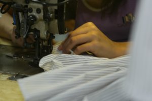 Suktas uniformų siuvėjų planas „sudegė“ – kasdien nuslėpdavo po 0,5 tūkst. eurų