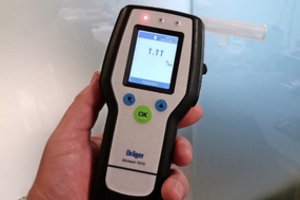 Vaizdas, kurio niekas nenori pamatyti: ką reiškia trys rodyklės alkotesterio ekrane