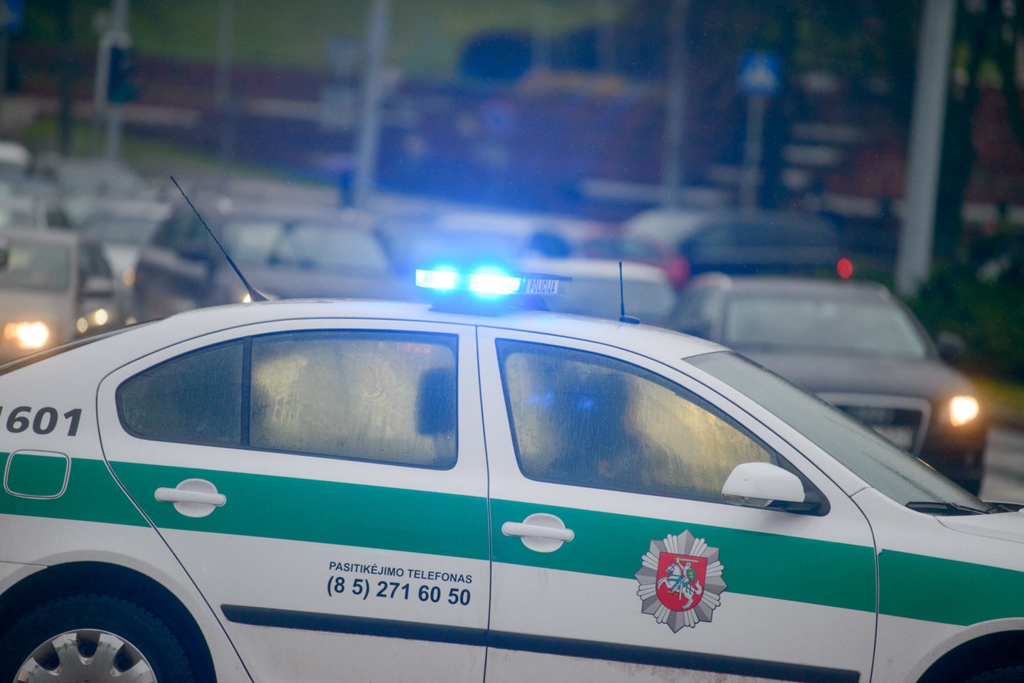 Į iškvietimą skubėję policijos patruliai Vilniuje pateko į avariją.