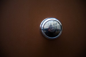 Neišsigąskite,  beldžiasi į duris – teks jas atverti ir kai ką parodyti