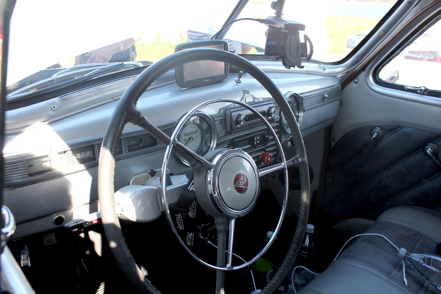 Seno sovietinio automobilio „Pobieda“pavertimas moderniu elektromobiliu estui M.Merilo kainavo 25 tūkstančius eurų.<br> R.Vitkaus nuotr.