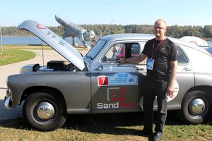 Šiauliuose pasirodė gausybė elektromobilių: elektrinės „Pobieda“ kūrėjas nustebino išradingumu