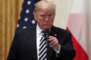 D. Trumpas: būtų apmaudu, jei Kavanaugh lytiniu smurtu kaltinanti moteris neatvyktų į Senatą