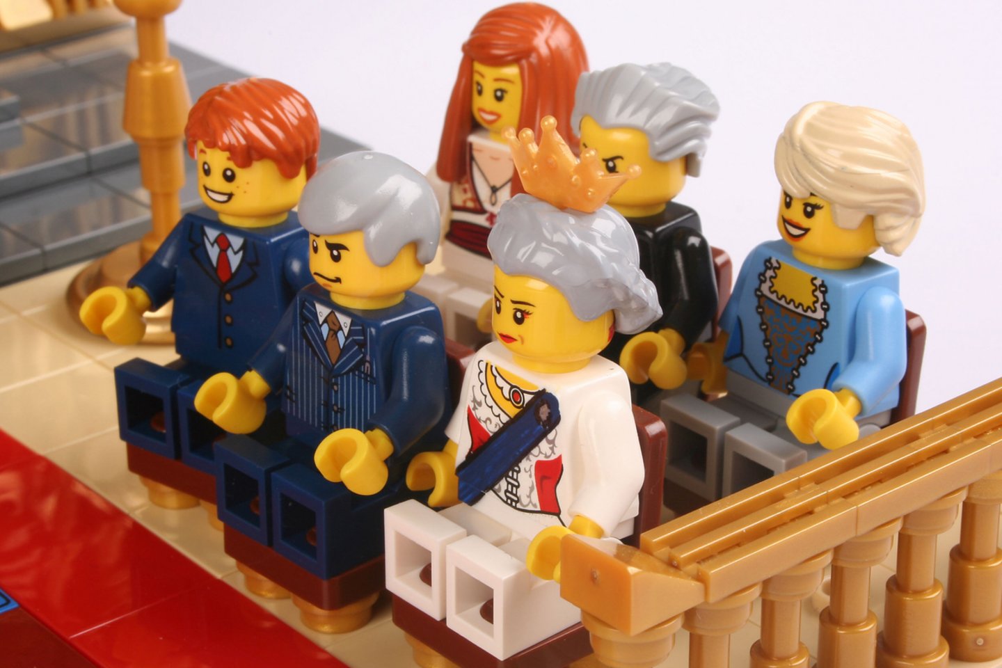 „Lego“ kaladėlės, vaizduojančios britų karališkąją šeimą.<br> AFP/Scanpix nuotr.