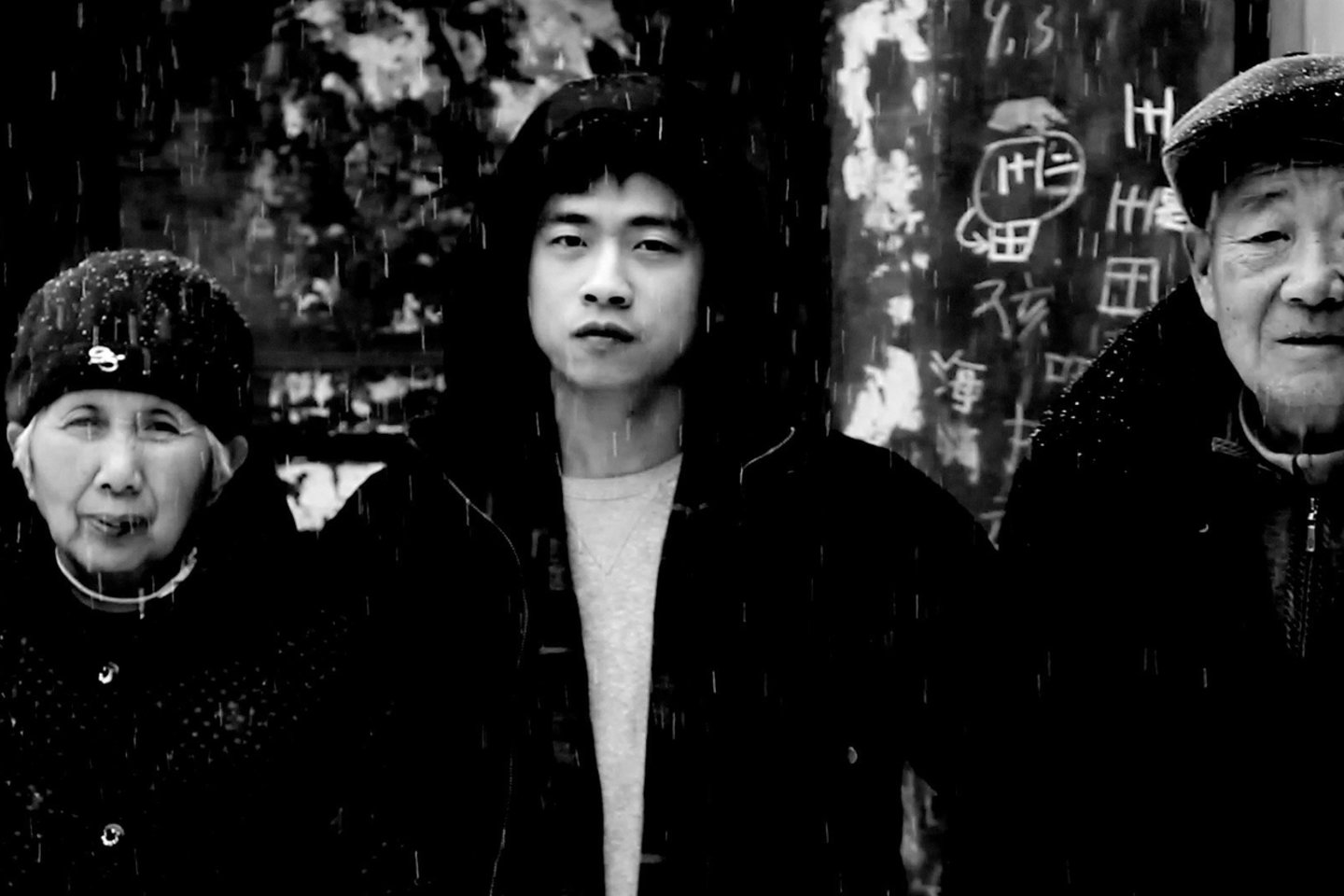 Kadras iš filmo „Šilkas ir ugnis“.