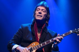 Legendinės grupės „Genesis“ gitaristas Steve'as Hackettas pirmąkart koncertuos Lietuvoje