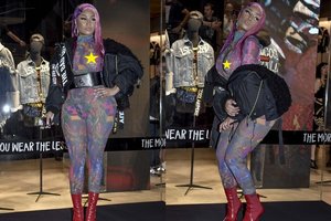 Seksualiu kombinezonu pasipuošusi Nicki Minaj parodė daugiau, nei reikėjo