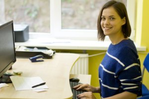 Gestų kalbą privalo mokėti ir klausos negalią turinčio vaiko tėvai