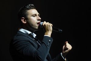 Išgirskite: sunkų, bet malonų laikotarpį išgyvenantis Rokas Laureckis pristato naują dainą