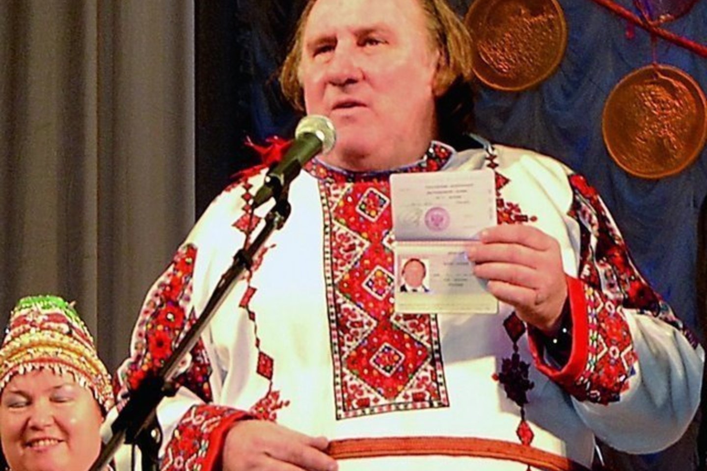 Butas, kuriame bus registruotas G. Depardieu priklauso Rusijos valstybinio kino fondo vedėjo Nikolajaus Borodačevo šeimai.<br>A. Procenka