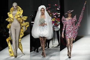 „Moschino“ kolekcijos pristatyme Gigi Hadid pasipuošė nuotakos suknele