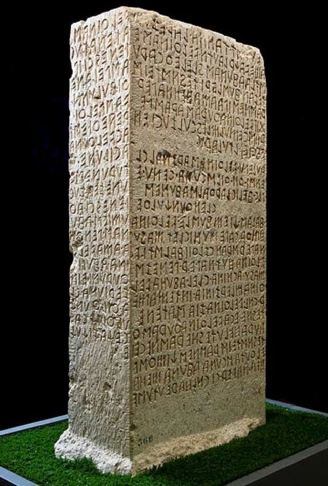  Etruskų rašto pavyzdys.<br> Wikimedia commons