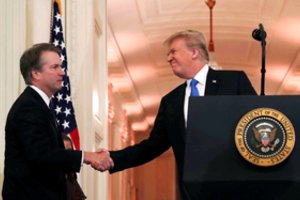 Prezidentas Donaldas Trumpas abejoja kaltintojos seksualiniu smurtu pasakojimu