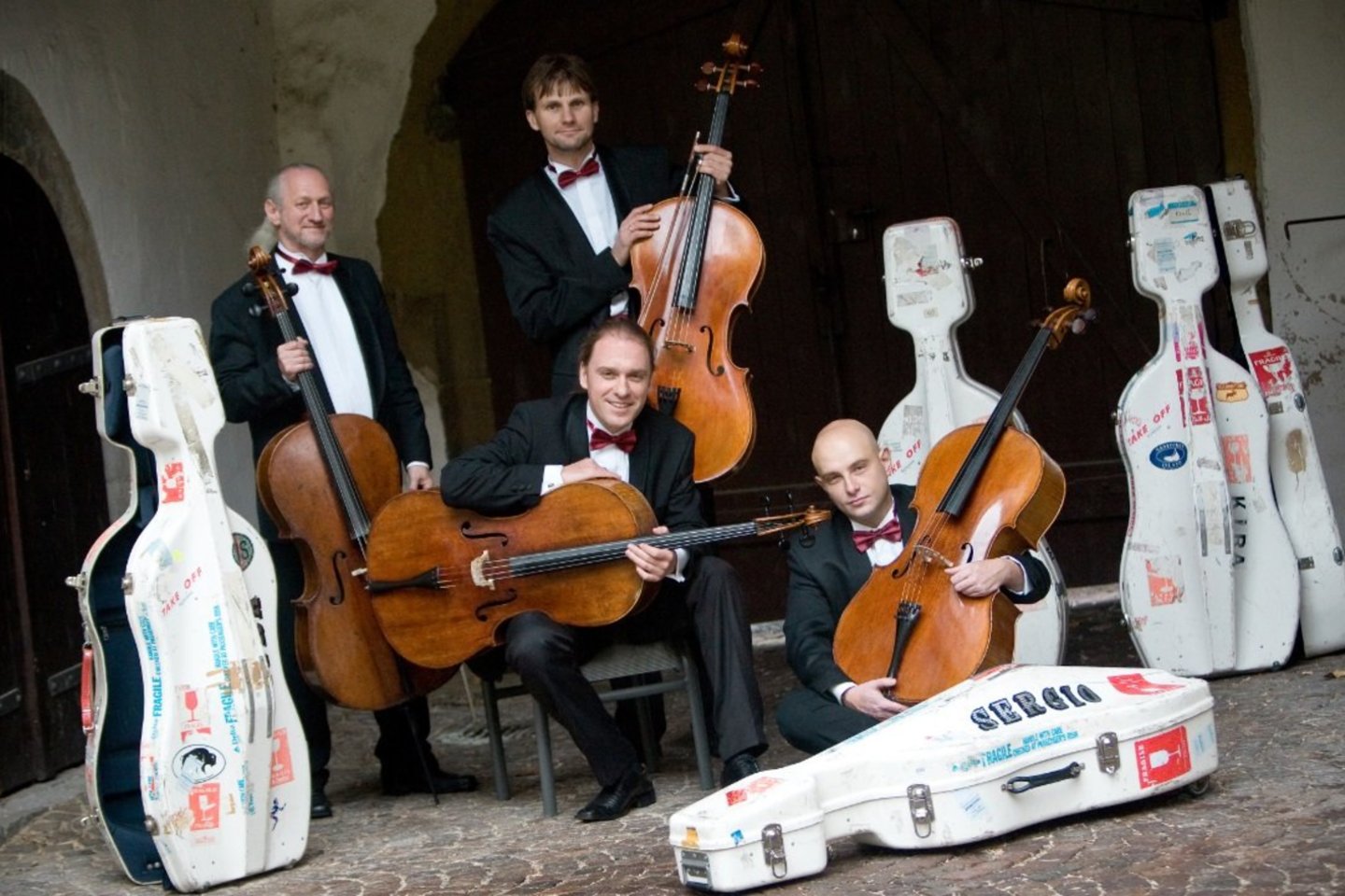 Lietuvoje viešėsiantis violončelių kvartetas „Rastrelli Cello Quartet“ pristatys naujausią programą „From Brahms till Beatles 2018“.