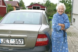 Amžius ne riba: teises pragėrusi 80-metė veržiasi prie vairo