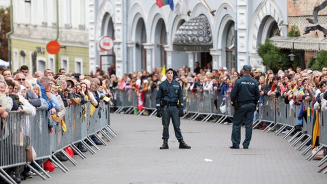 Lietuviai laukia popiežiaus atvykimo į Aušros Vartų šventovę
