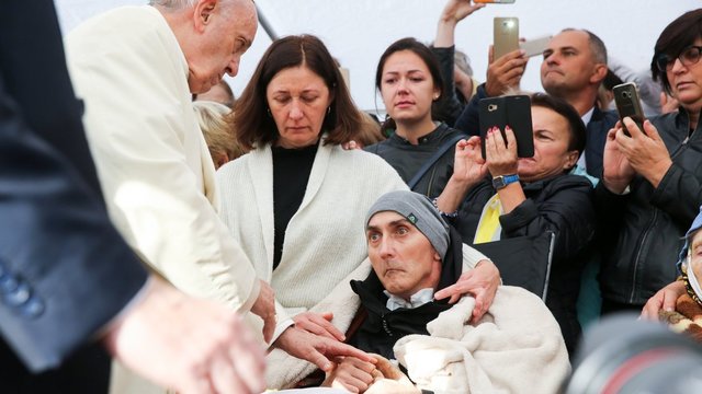 Netikėtas ir jautrus popiežiaus gestas nepaliko abejingų  