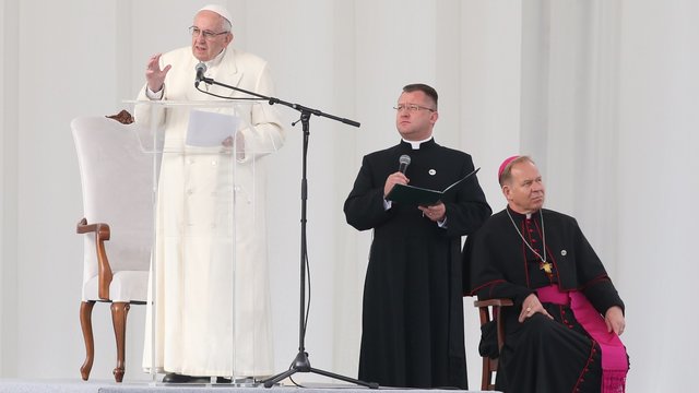 Popiežiaus žodžiai sulaukė audringos publikos reakcijos – aidėjo juokas