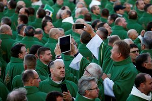 Paaiškino, kodėl Kaune popiežius ir dvasininkai dėvi žalius drabužius