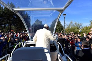 Netikėtas vaizdas per popiežiaus vizitą Kaune – vadina Dievo ženklu