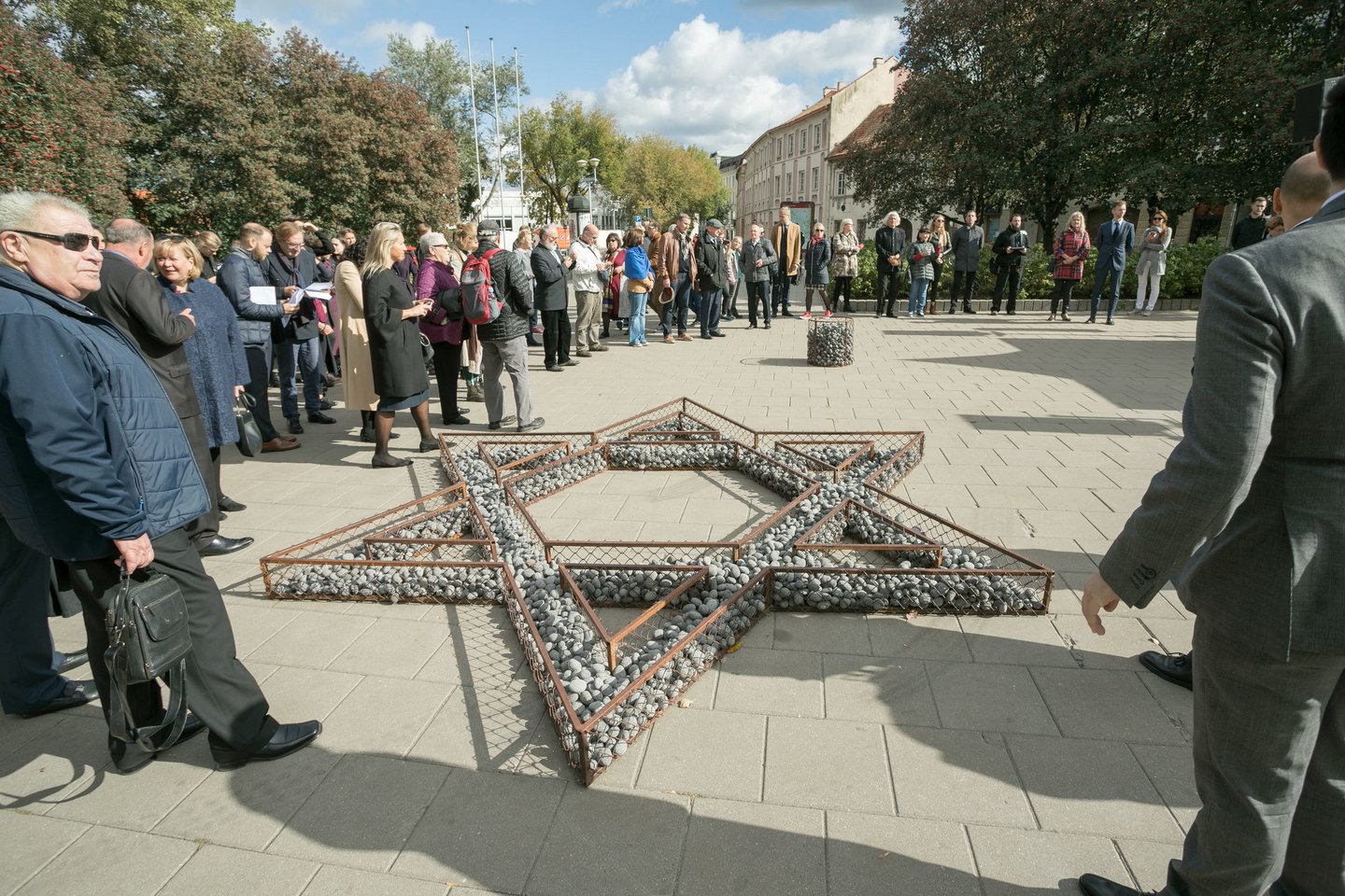 Buvusio Vilniaus geto vietoje iš akmenų sudėta Dovydo žvaigždė.<br>S.Žiūros nuotr.