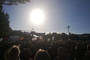 Laukiant popiežiaus sceną nufotografavusią moterį apėmė euforija