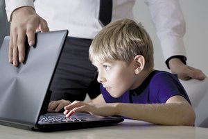 Socialinių tinklų įtaka: imame mąstyti kaip trimečiai