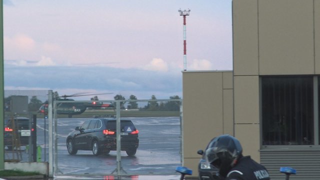 Sujudimas oro uoste – nakvynei į Lietuvą popiežius parskrido sraigtasparniu