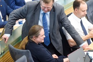 Opozicijos smūgis valdantiesiems – skirti „socdemdarbiečiams“ pinigų neužteko balsų