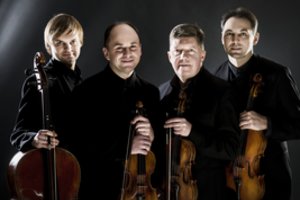 Jubiliejų švenčiantis Čiurlionio kvartetas ir pianistas Petras Geniušas nusiteikę romantiškai