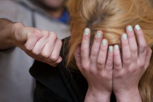 Mažeikiuose vyras smurtavo prieš 14-metę dukrą