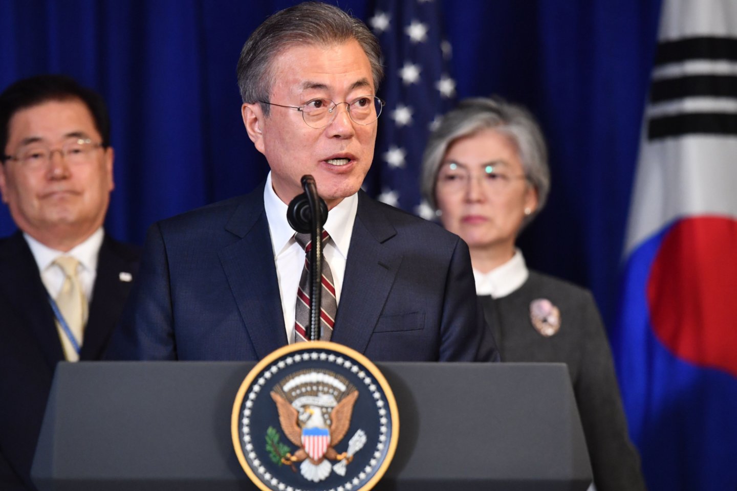  Pasak Moon Jae-ino, pastarasis susitarimas dėl denuklearizacijos visiškai skiriasi nuo ankstesnių.<br> AFP/Scanpix nuotr.